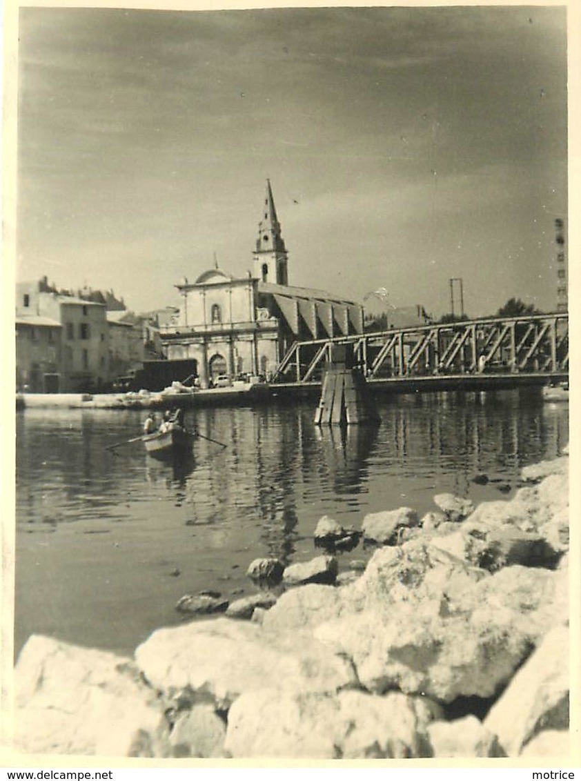 MARTIGUES - Lot De 10 Photos En 1948 (photo Format 10,2cm Et 11,6cm X 7,5cm). - Places