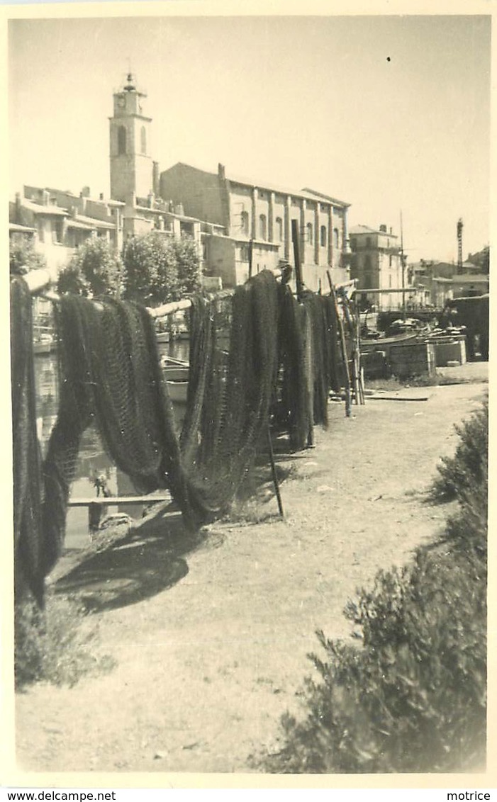 MARTIGUES - lot de 10 photos en 1948 (photo format 10,2cm et 11,6cm x 7,5cm).