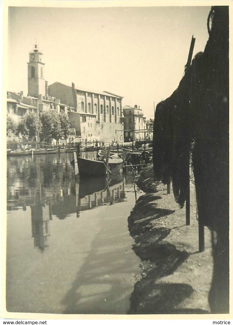 MARTIGUES - lot de 10 photos en 1948 (photo format 10,2cm et 11,6cm x 7,5cm).