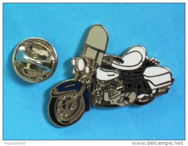 1 PIN'S  //   **  MOTO ** HARLEY DAVIDSON / ÉLECTRA GLIDE ** . ((Démons &amp; Merveilles &copy;) - Motorbikes