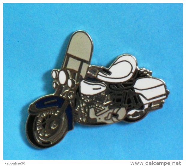 1 PIN'S  //   **  MOTO ** HARLEY DAVIDSON / ÉLECTRA GLIDE ** . ((Démons &amp; Merveilles &copy;) - Motorbikes