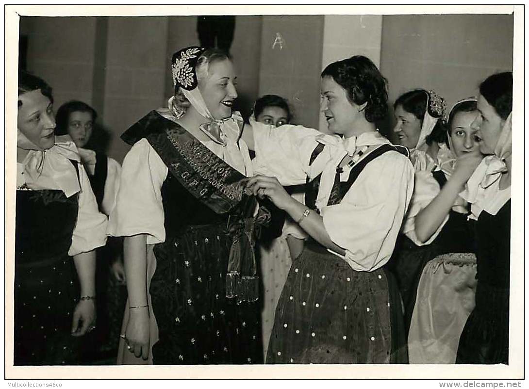 140618 - PHOTO DE PRESSE 1938 PIN UP Concours Beauté Militaria LEMINDER MADELON 1938 Anciens Combattants Francs Comtois - Pin-up