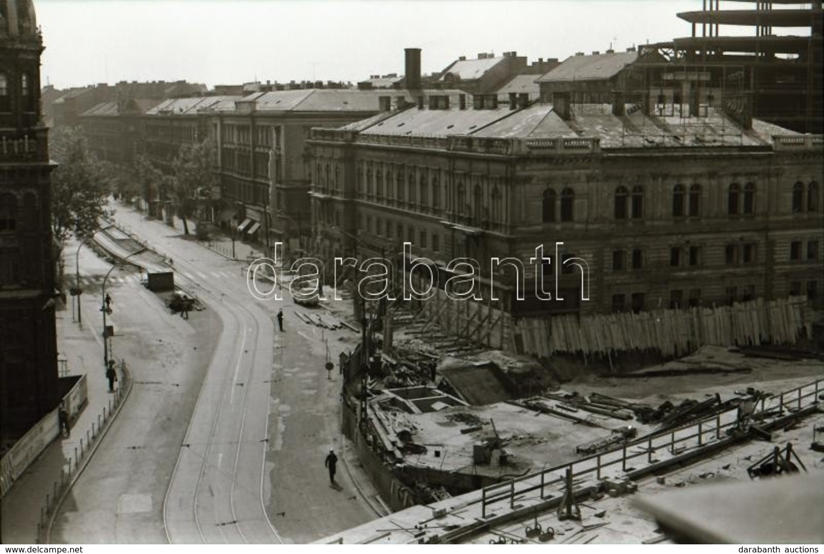 1980. Július 28. Budapest, Marx Tér, A MÁV-ház Felrobbantásáról Készült Felvétel Sorozat, 26 Db Szabadon Felhasználható  - Other & Unclassified