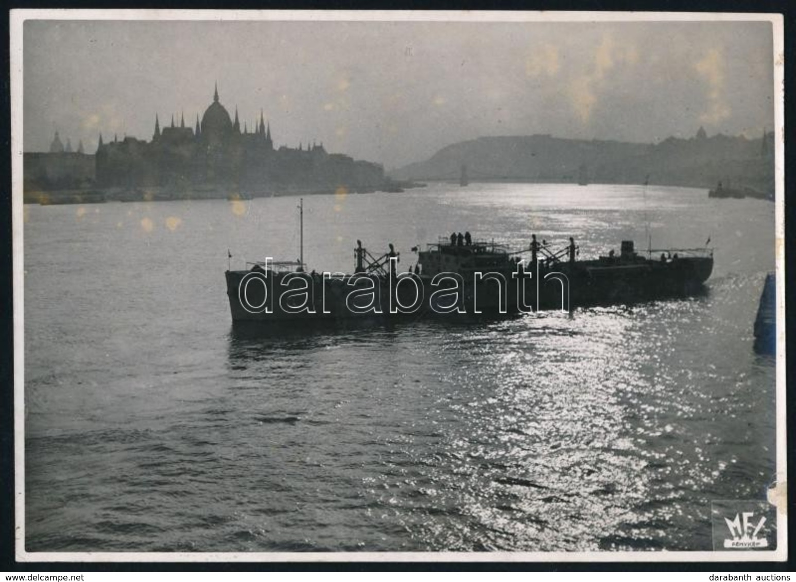 Cca 1935 Budapest, A Tisza Hajó Végighalad A Dunán A Parlament El?tt, MFI Fotó, Hátoldalon Feliratozva, 12×17 Cm - Autres & Non Classés