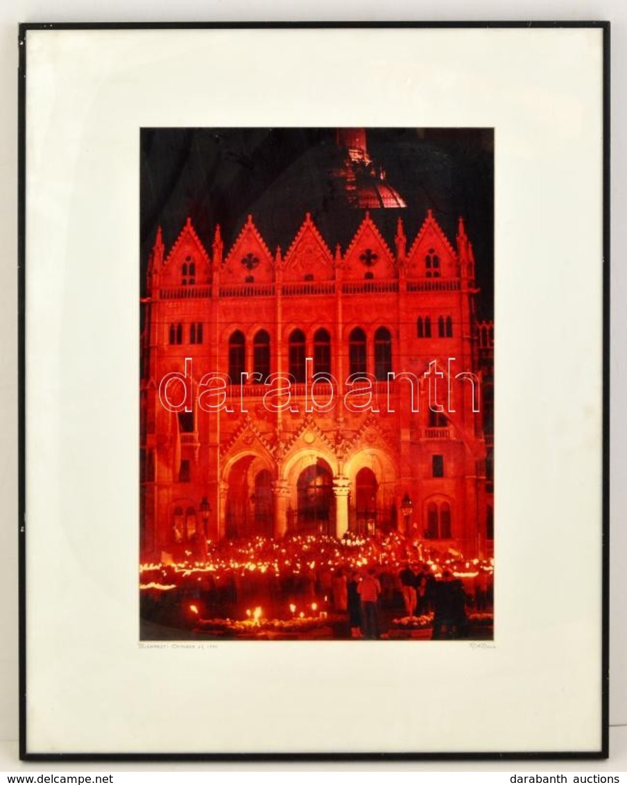 RARocz Jelzésel: Parlament, Budapest, 1990. Október 23., Nagyméret? Fotó, üvegezett Keretben, 49×33 Cm - Andere & Zonder Classificatie