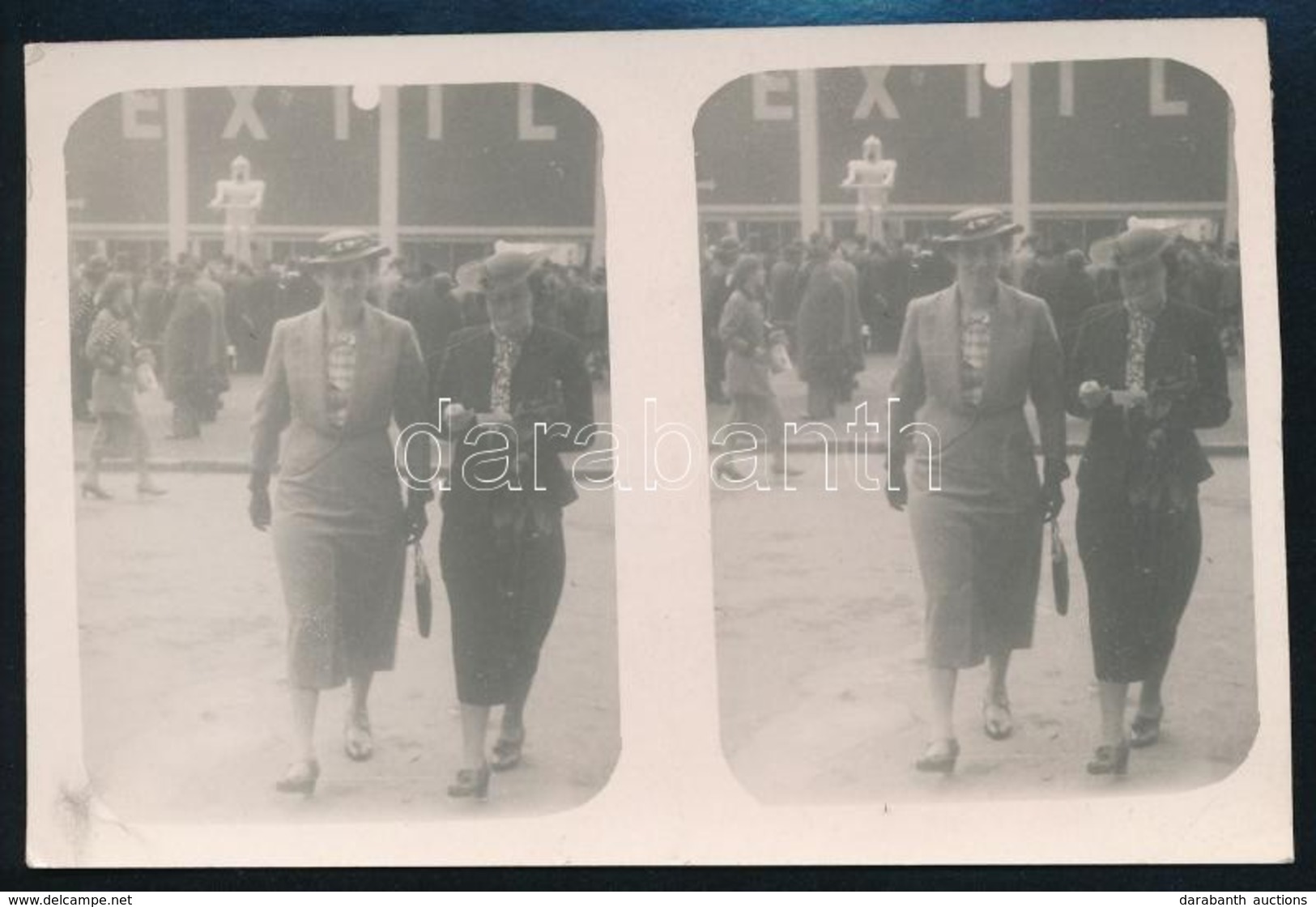 Cca 1930-1940 Bp., Hölgyek A Budapesti Nemzetközi Vásáron, Pecséttel Jelzett Fotó Diskay M?terméb?l, 8x12 Cm - Sonstige & Ohne Zuordnung