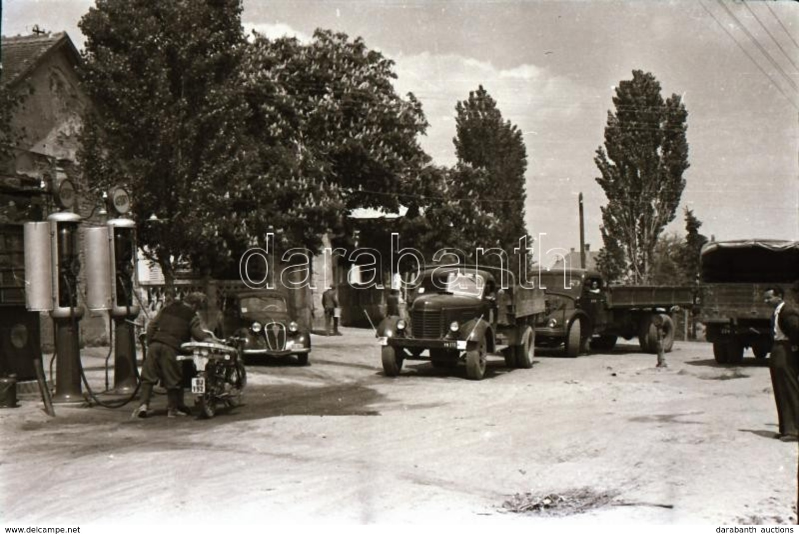 1950. Május 7. Teherautók Budapesten és Dunapentelén, Rózsa György (?-?) Budapesti Fotóriporter Hagyatékából 26 Db Szaba - Sonstige & Ohne Zuordnung