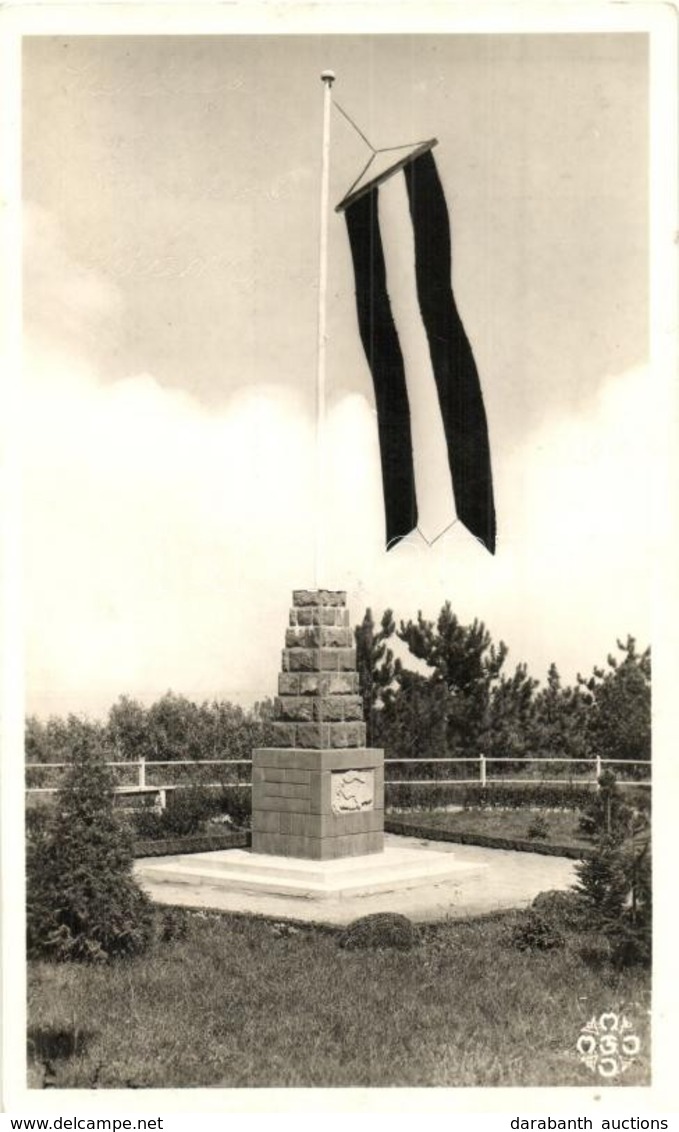 T2 1943 Balatonföldvár, Országzászló - Unclassified