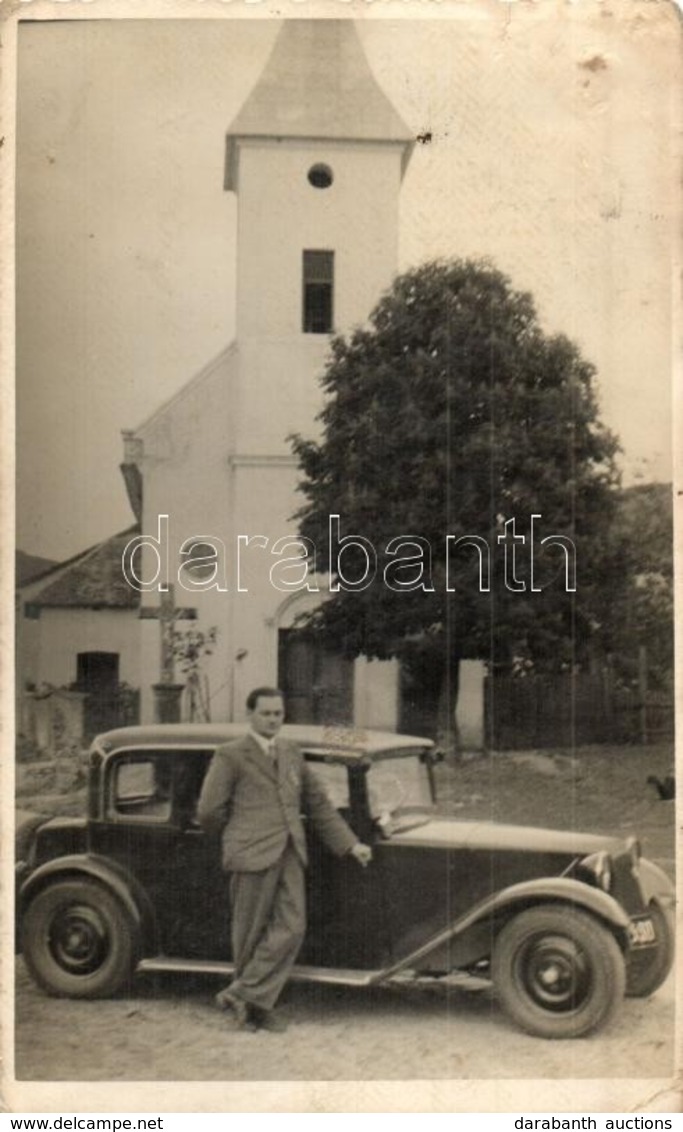* 1938 Béna, Belina; Férfi Automobillal A Római Katolikus Templom El?tt / Man With Automobile Next To The Catholic Churc - Non Classés