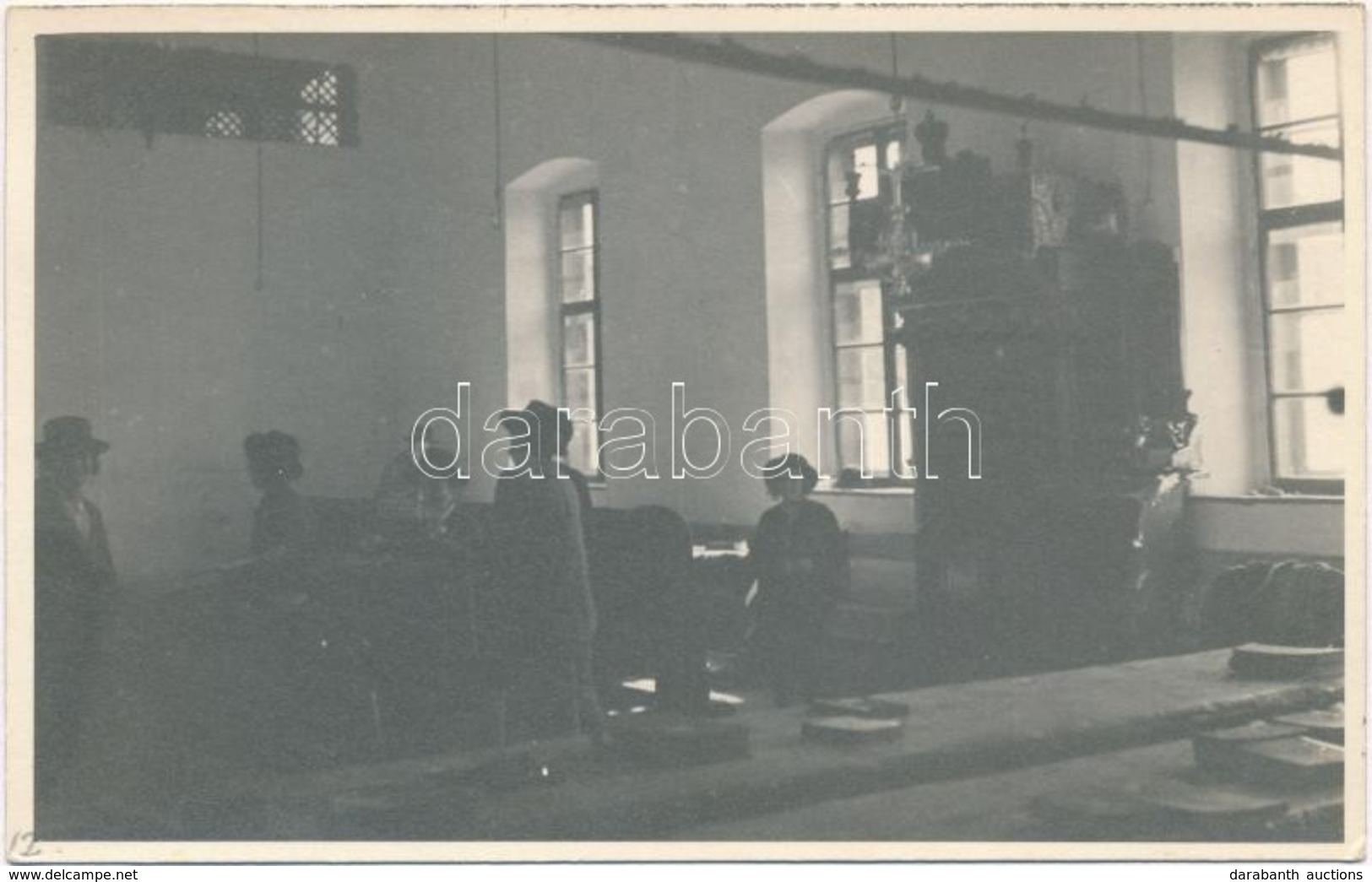 * T1/T2 Munkács, Mukacevo; Zsidó Iskola Fiatalokkal, Zsinagóga Bels? / Jewish School With Children, Synagogue Interior,  - Zonder Classificatie