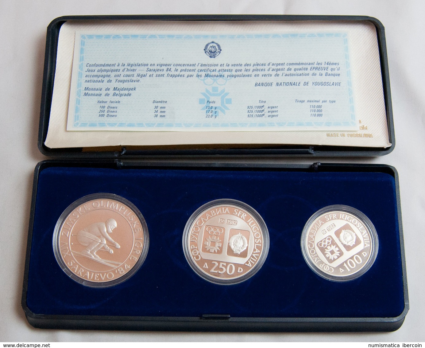 884 YUGOSLAVIA. Estuche Conmemorativo De Las Olimpiadas De Sarajevo 1984, 500, 250 Y 100 Dinara Emitidos En 1982. Ar. SC - Sonstige & Ohne Zuordnung