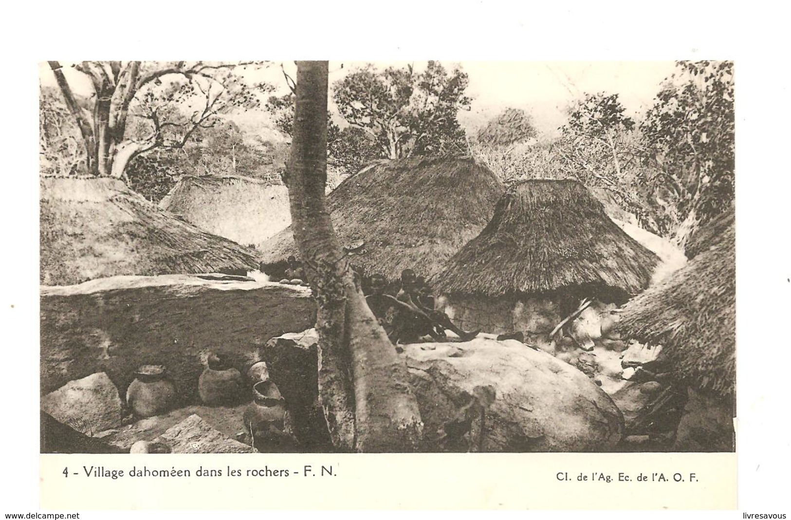 CPA AFRIQUE A.O.F. Village Dahoméen Dans Les Rochers - Non Classés