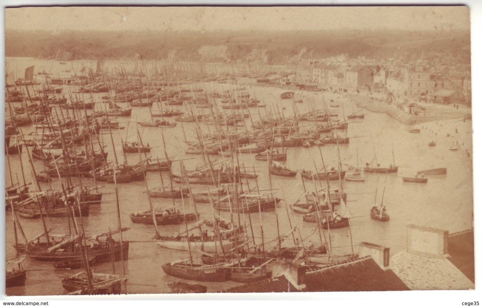 Cancale Photo Albuminée Sur Carton Fort - Vue Sur Le Port - La Houle Et Jetée Des Huîtres - Phot: Ordinaire - Ancianas (antes De 1900)