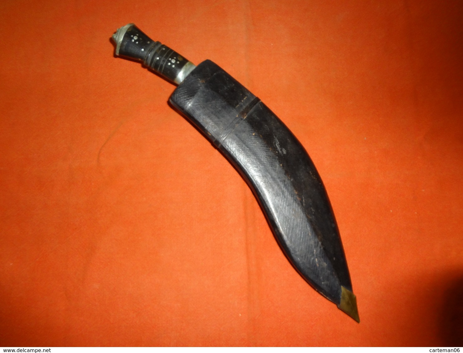 Poignard - Khukuri India - Fourreau Recouvert De Cuir - Armes Blanches