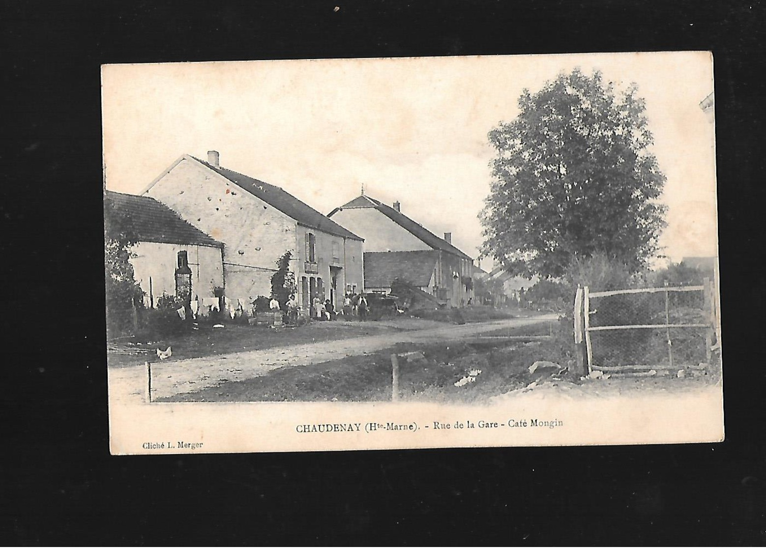 C.P.A . RUE DE LA GARE A CHAUDENAY 52. - Autres & Non Classés