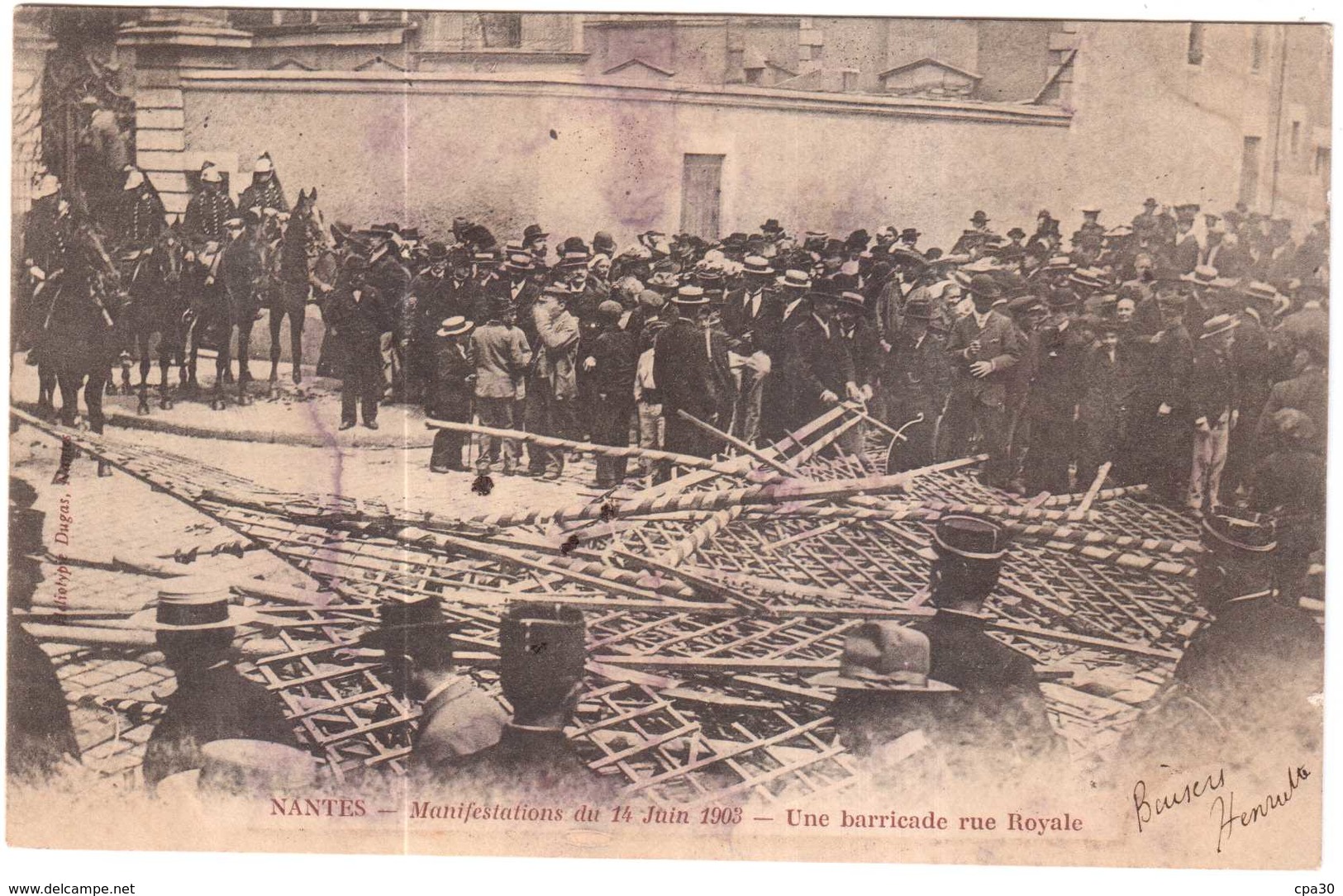 CPA LOIRE ATLANTIQUE.NANTES.MANIFESTATION DU 14 JUIN 1903.UNE BARRICADE RUE ROYALE - Nantes