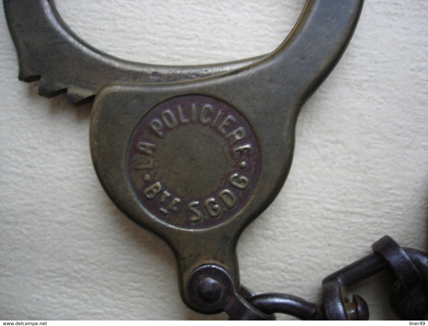 Superbe PAIRE DE MENOTTES En Bronze Des Années 1920 - 1930 Marque LA POLICIERE Breveté SGDG - Politie & Rijkswacht