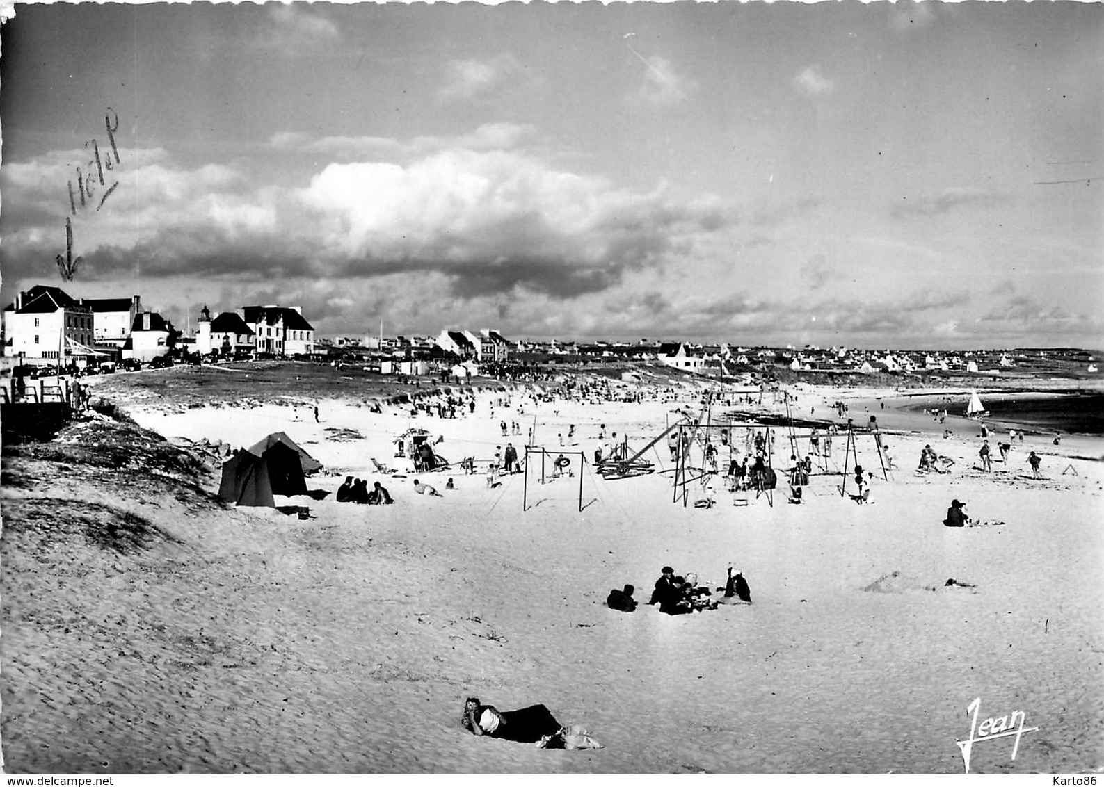 Audièrne * Finistère * La Bretagne * La Plage Au Premier Plan Le Club Mickey - Audierne