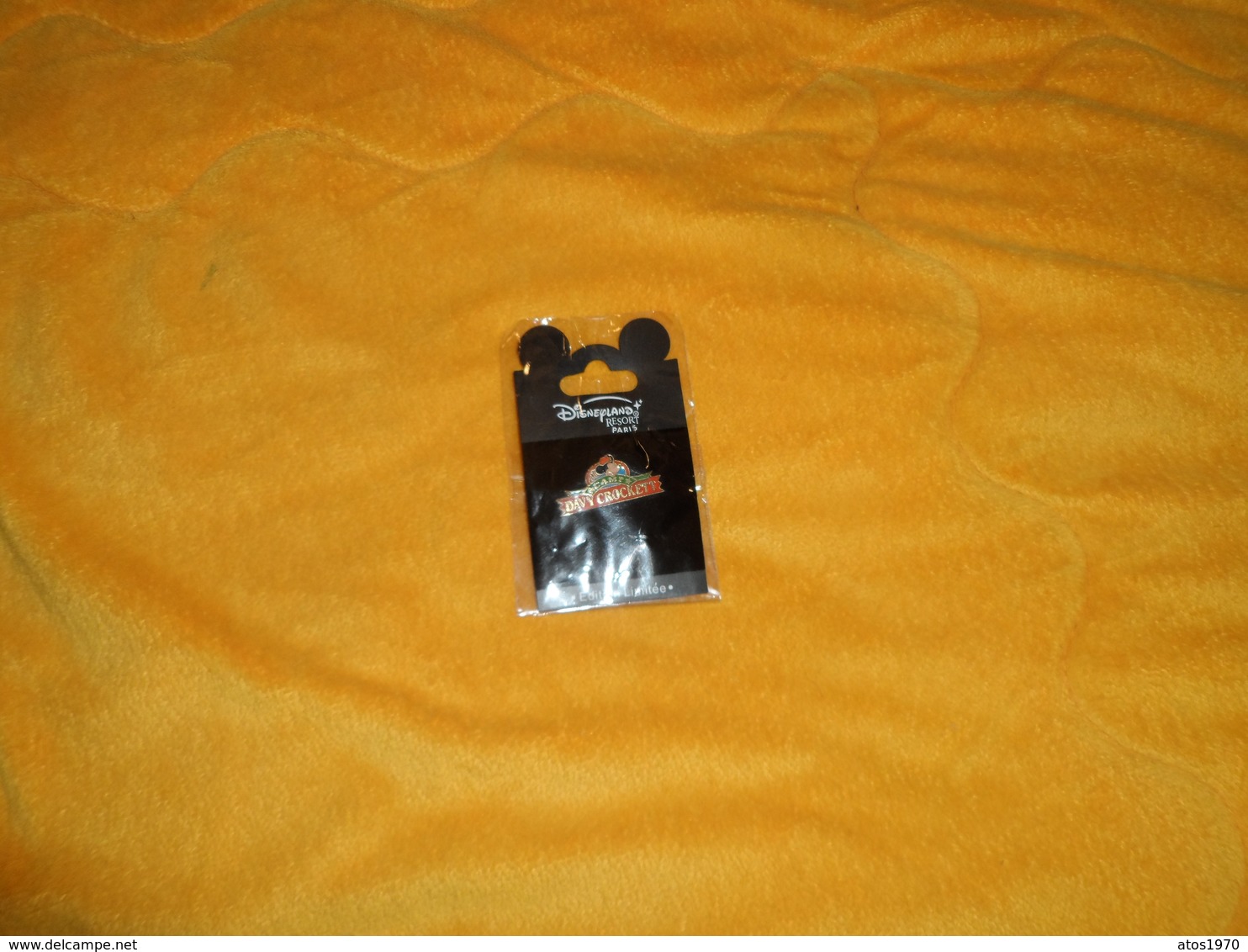 PIN'S NEUF CAMP DAVY CROCKETT. DISNEYLAND RESORT PARIS EDITION LIMITEE . - Disney