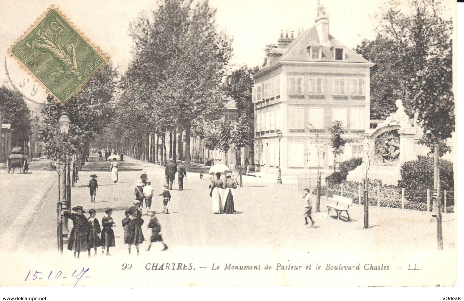 (28) Eure Et Loir - CPA - Chartres - Le Monument De Pasteur Et Le Boulevard Chasles - Chartres