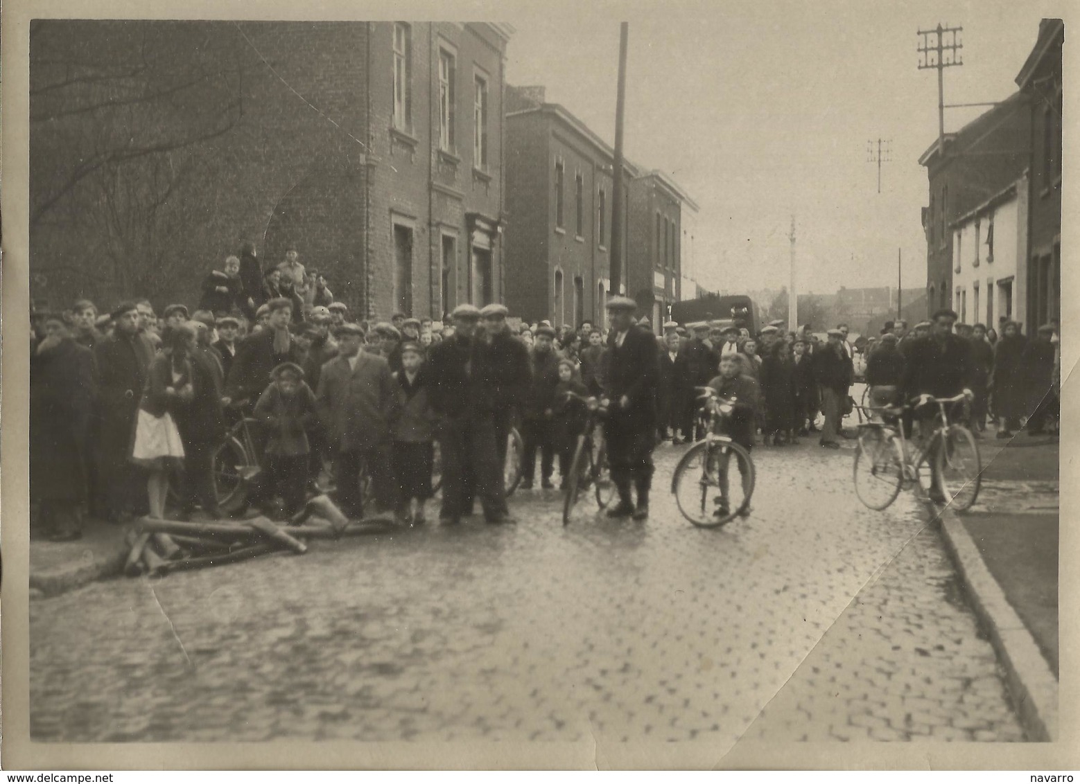 Wanfercée-Baulet (Fleurus) - Photo 18 X 13 Cm - La Foule Qui Suit L'activité Des Pompiers Lors D'un Incendie - Fleurus