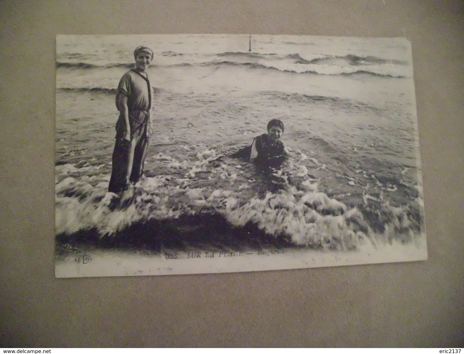 Belle CPA ...SUR LA PLAGE ..BAIGNEUSES - Mujeres