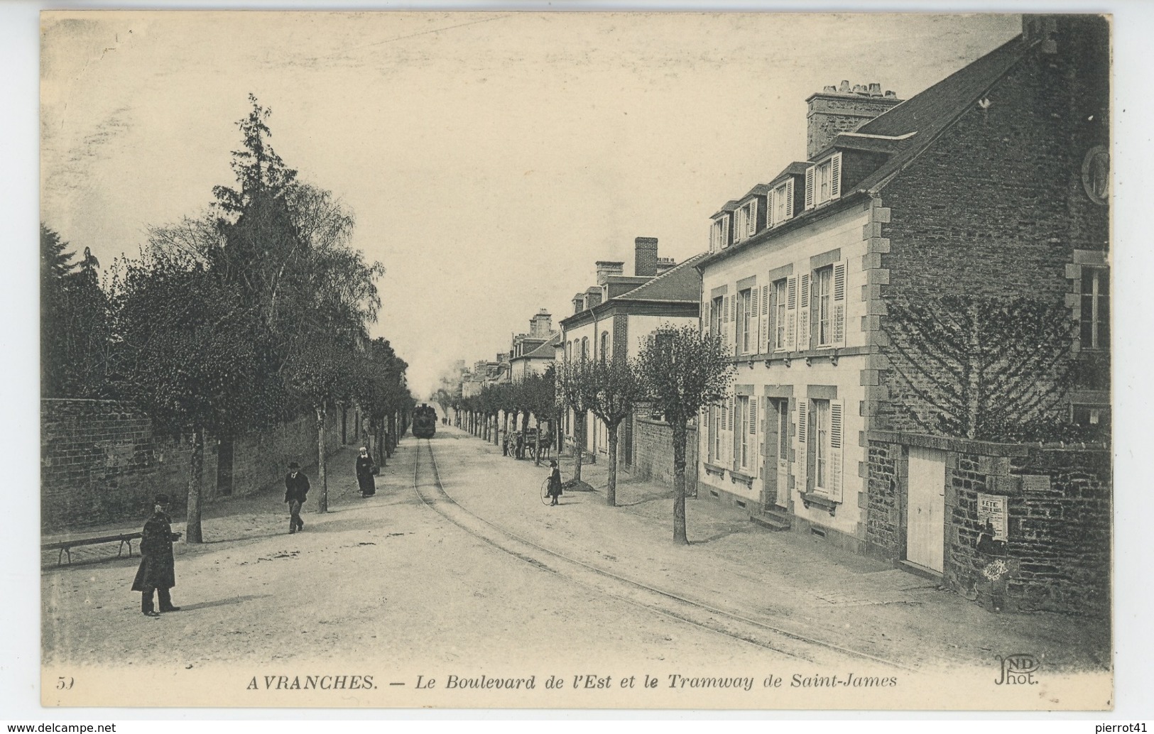 AVRANCHES - Le Boulevard De L'Est Et Le Tramway De Saint James - Avranches