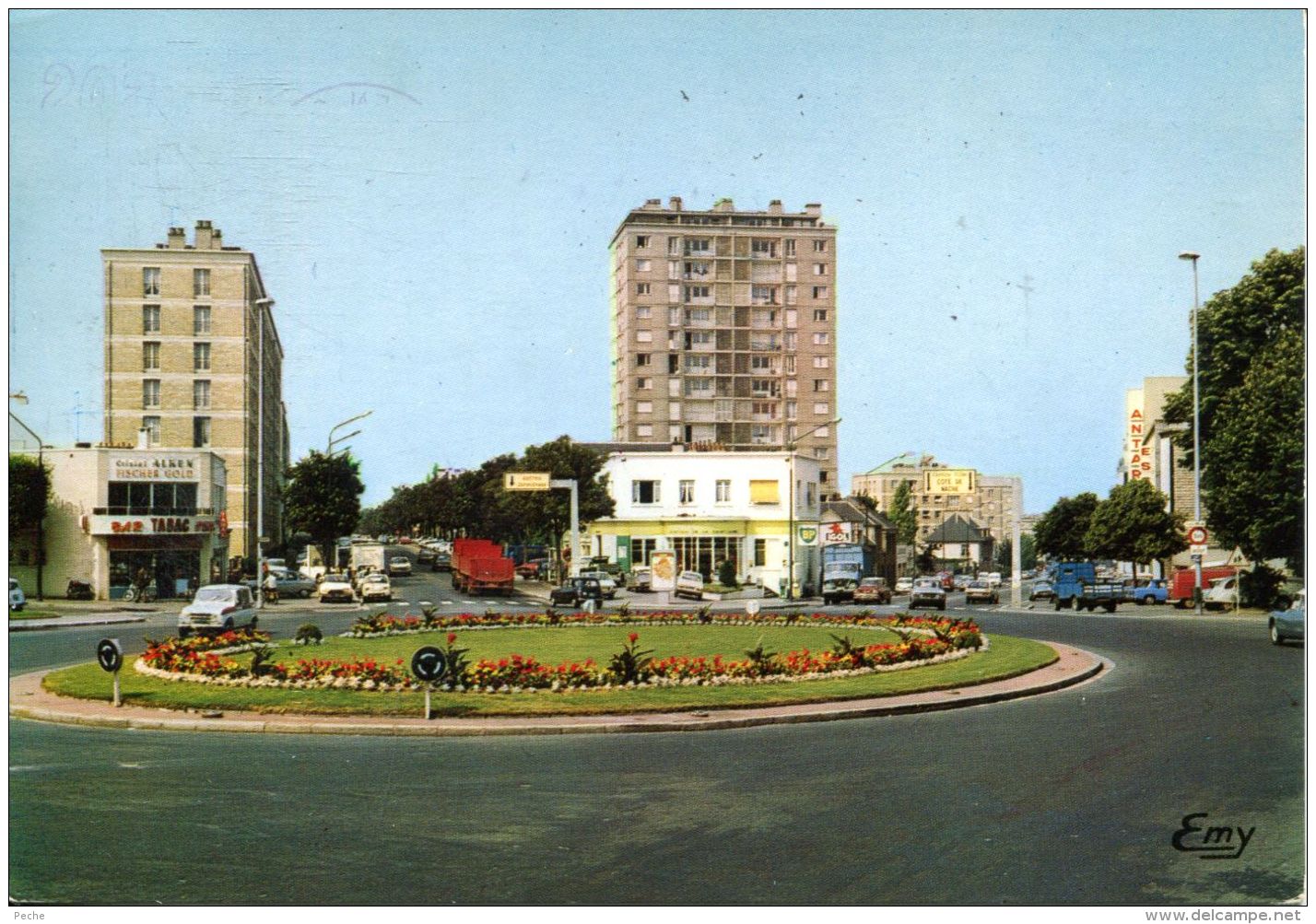 N°1230 A -cpsm Caen -la Place De La Demi Lune- - Caen