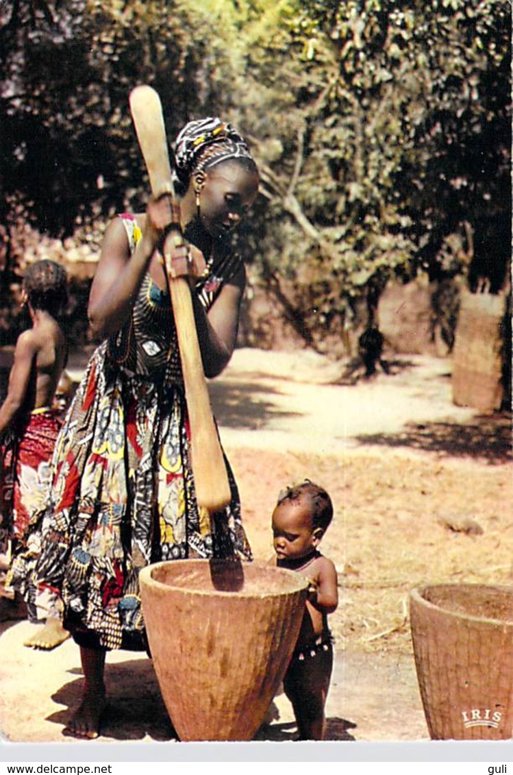 AFRIQUE En COULEURS - Africa In Pictures Pilage Du Mil (B)  -(bébé Nu  Pileuse )  *PRIX FIXE - Non Classés
