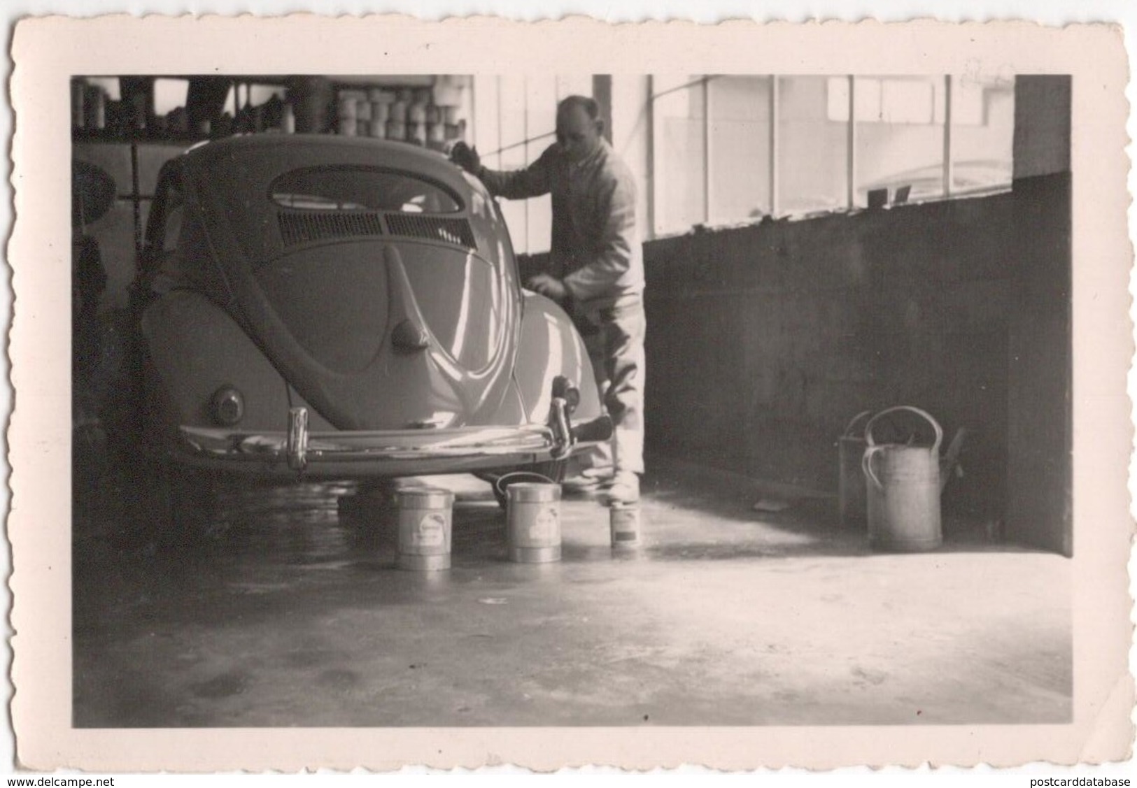 Volkswagen In The Garage - Photo - & Old Cars - Voitures De Tourisme