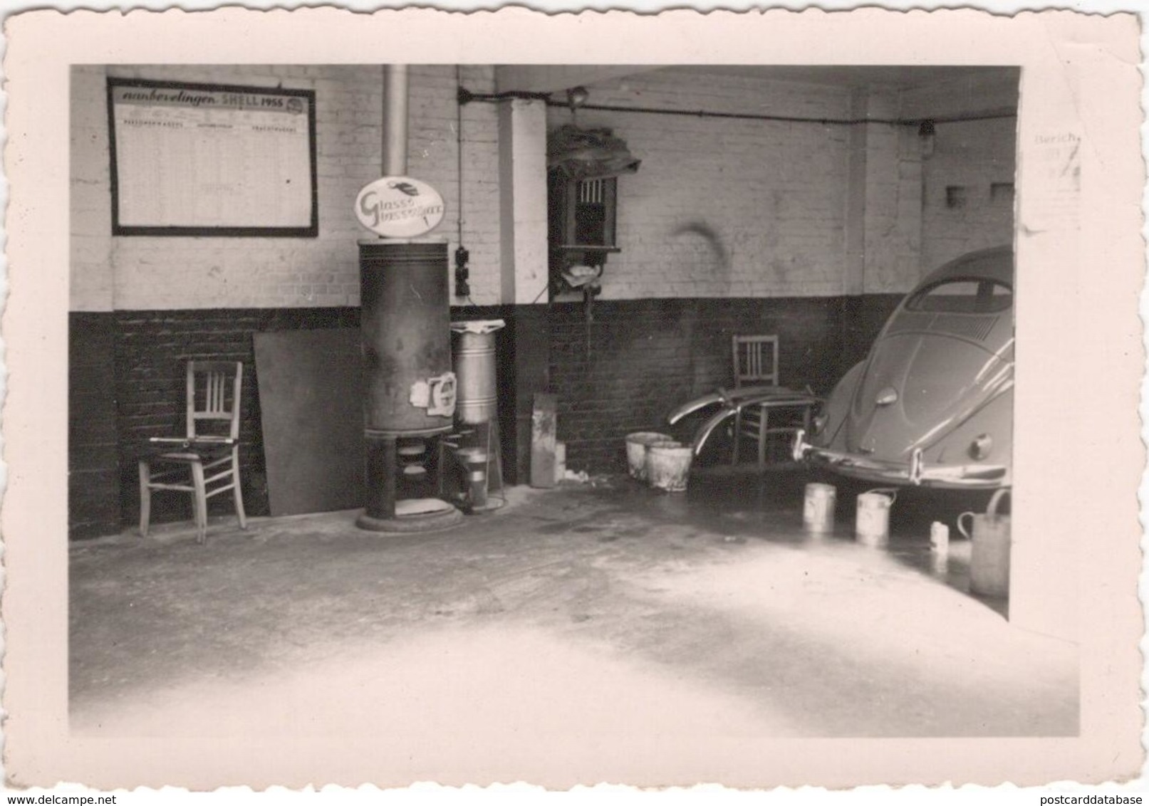 Volkswagen In The Garage - Photo - & Old Cars - Voitures De Tourisme