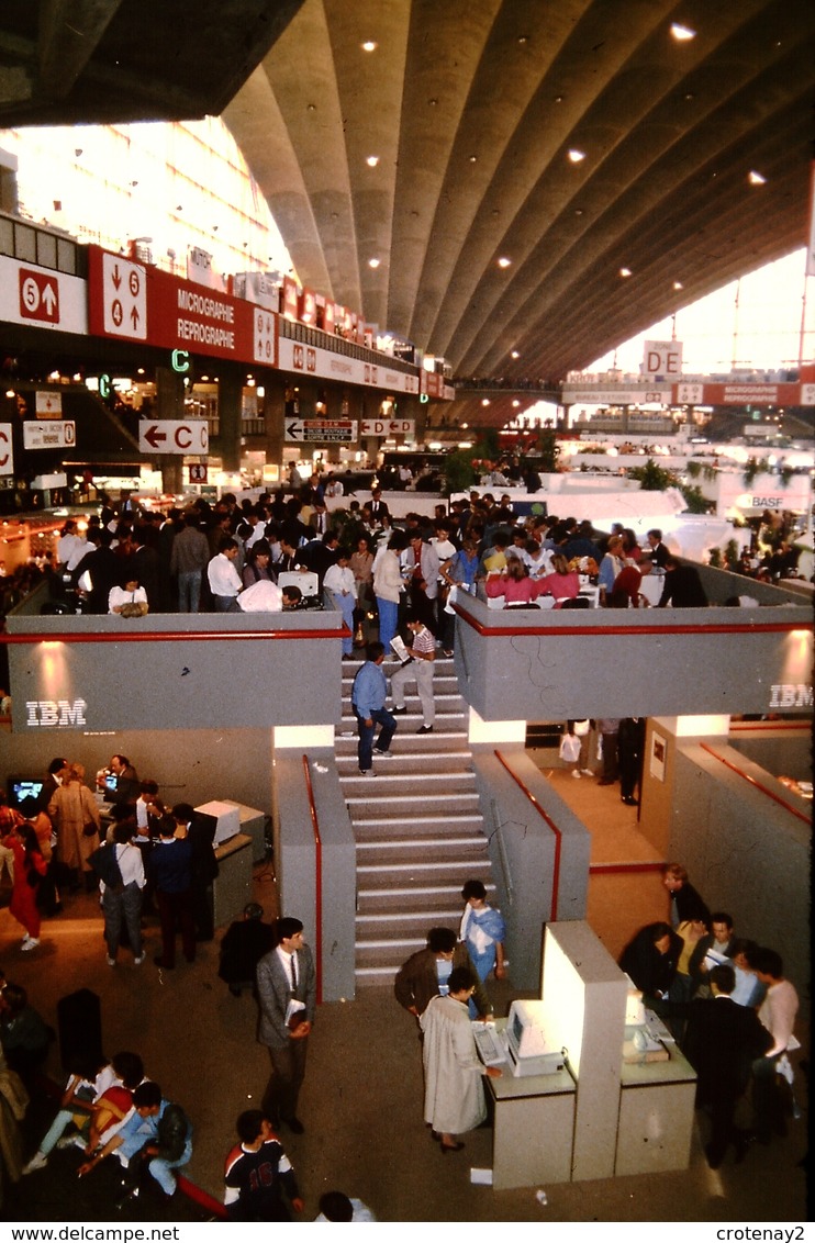 Photo Diapo Diapositive INFORMATIQUE Economie Société N°2 Le SICOB Au CNIT La Défense Paris En 1985 VOIR ZOOM - Diapositives