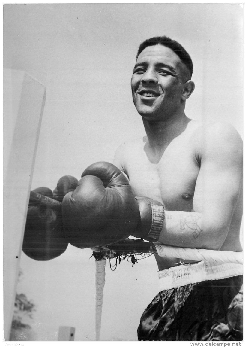 PHOTO ORIGINALE BOXEUR RANDOLPH TURPIN AVANT SON COMBAT CONTRE CHARLES HUMEZ  BOXE FORMAT  18 X 13 CM PHOTO KEYSTONE - Autres & Non Classés