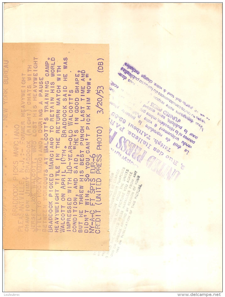 GRANDE PHOTO ORIGINALE BOXE  JERSEY JOE WALCOTT ET JIMMY BRADDOCK EN 1953 FORMAT  23.50 X 17.50 CM - Autres & Non Classés