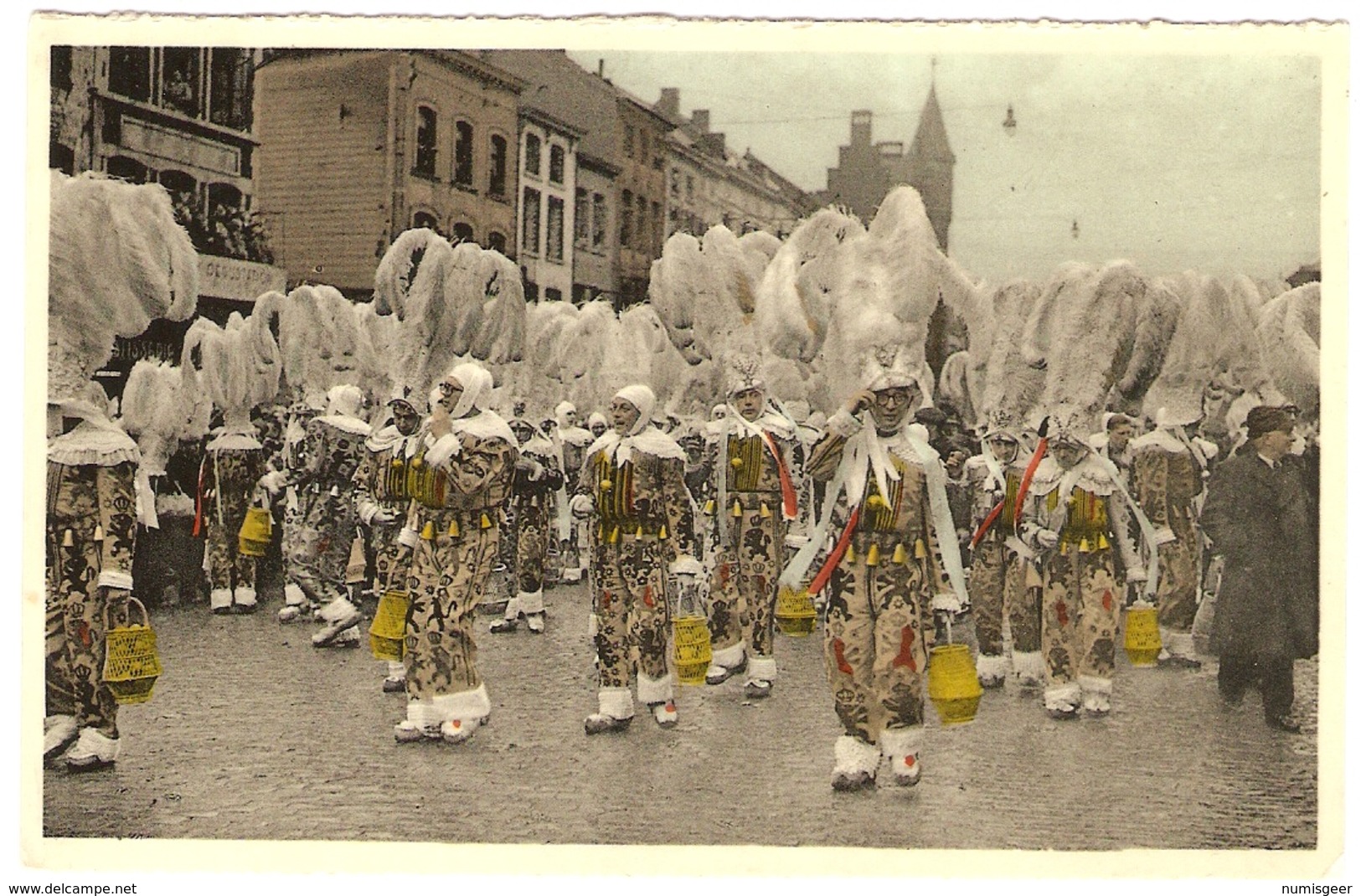 BINCHE --- Carnaval  --  Groupe De Gilles Au Cortège - Binche