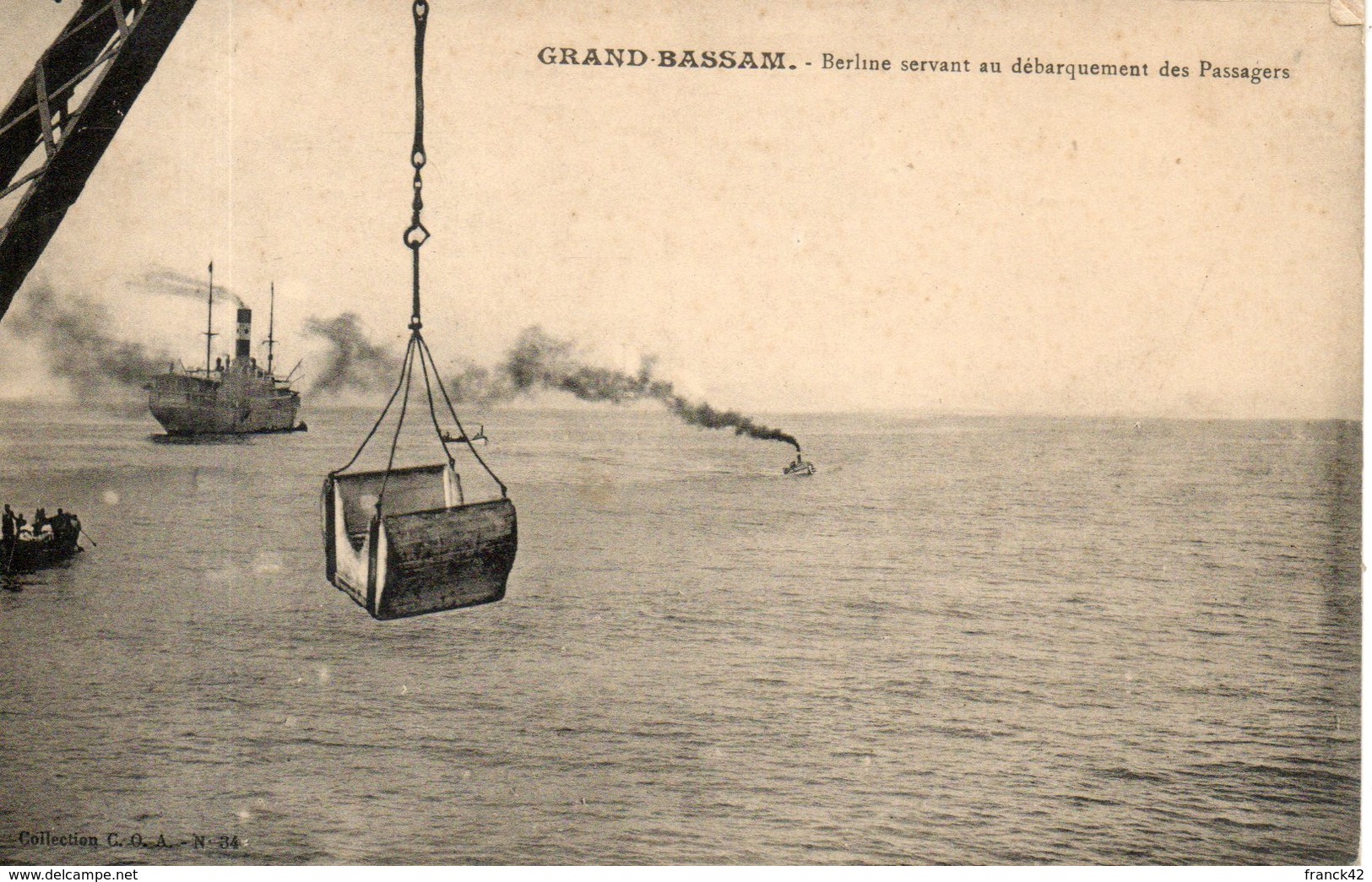 Cote D'ivoire. Grand Bassam. Berline Servant Au Débarquement Des Passagers - Ivory Coast