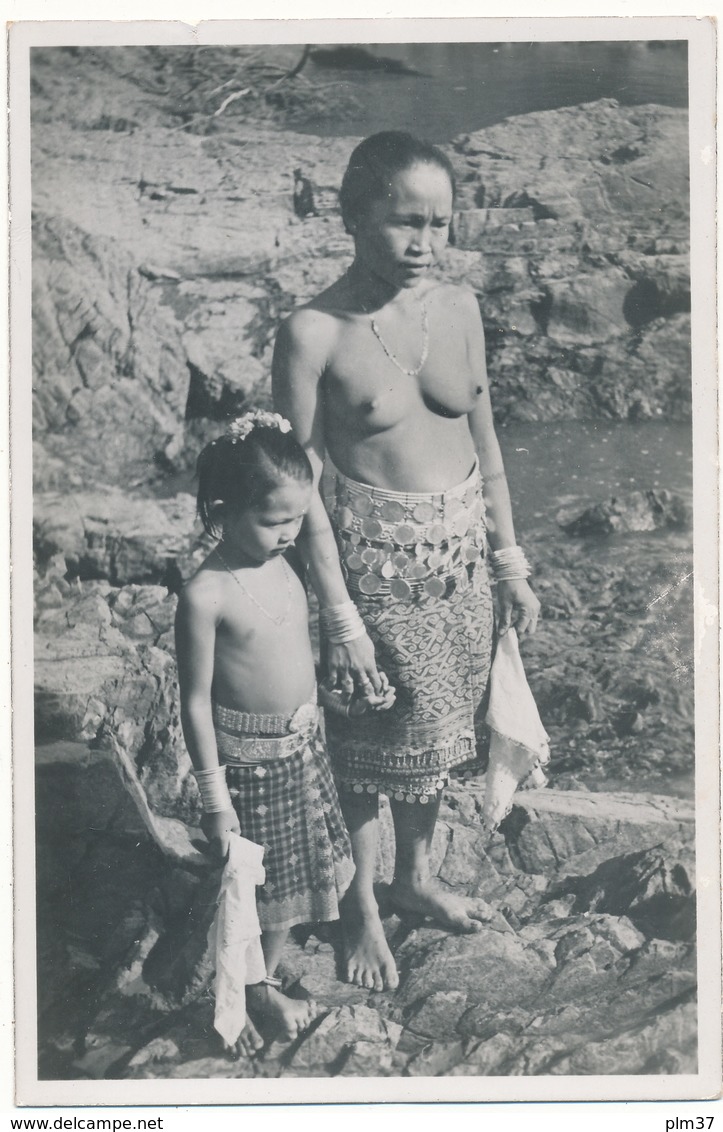BORNEO - Carte Photo - Nu Ethnique Datée 1956 Au Verso - 2 Scans - Indonésie