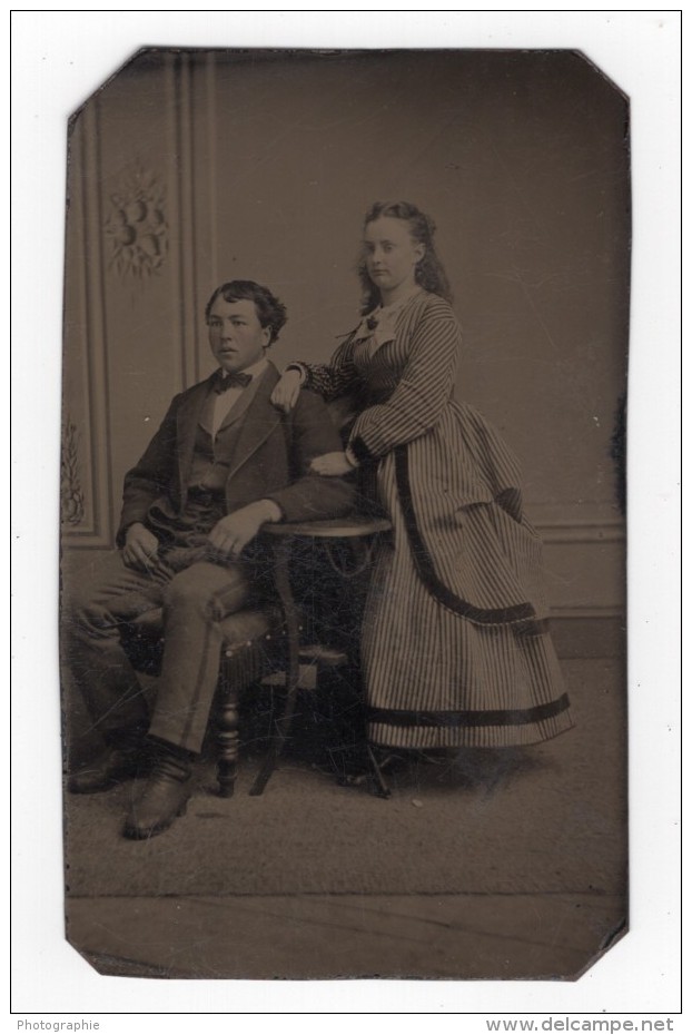 USA ? Portrait Couple Homme Assis Mode Ancien Ferrotype Photo 1880's - Old (before 1900)