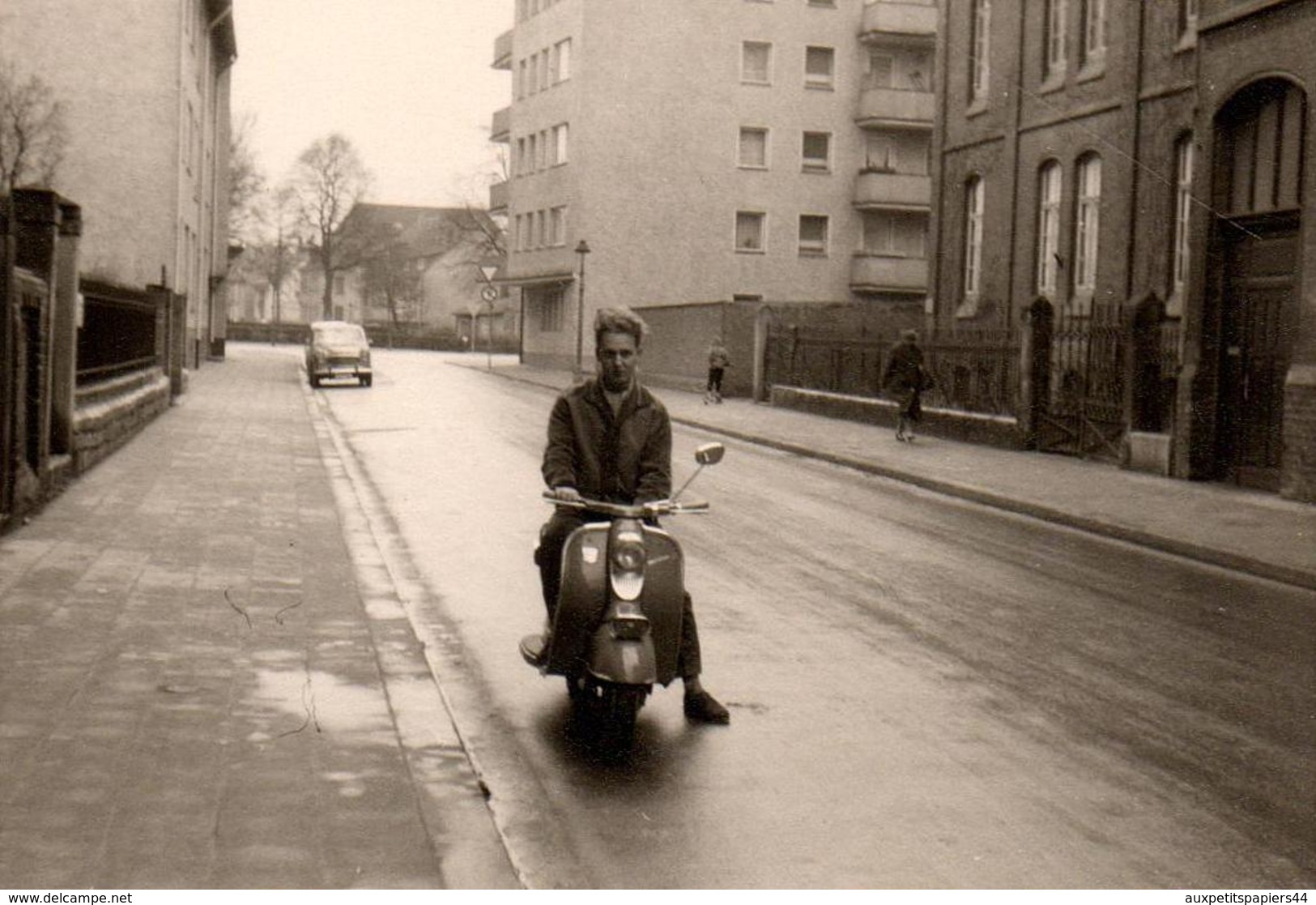 Photo Originale Motocyclisme & Scooter - Playboy Sur Son Scooter NSU Prima V Classic Vers 1961 - Cyclisme