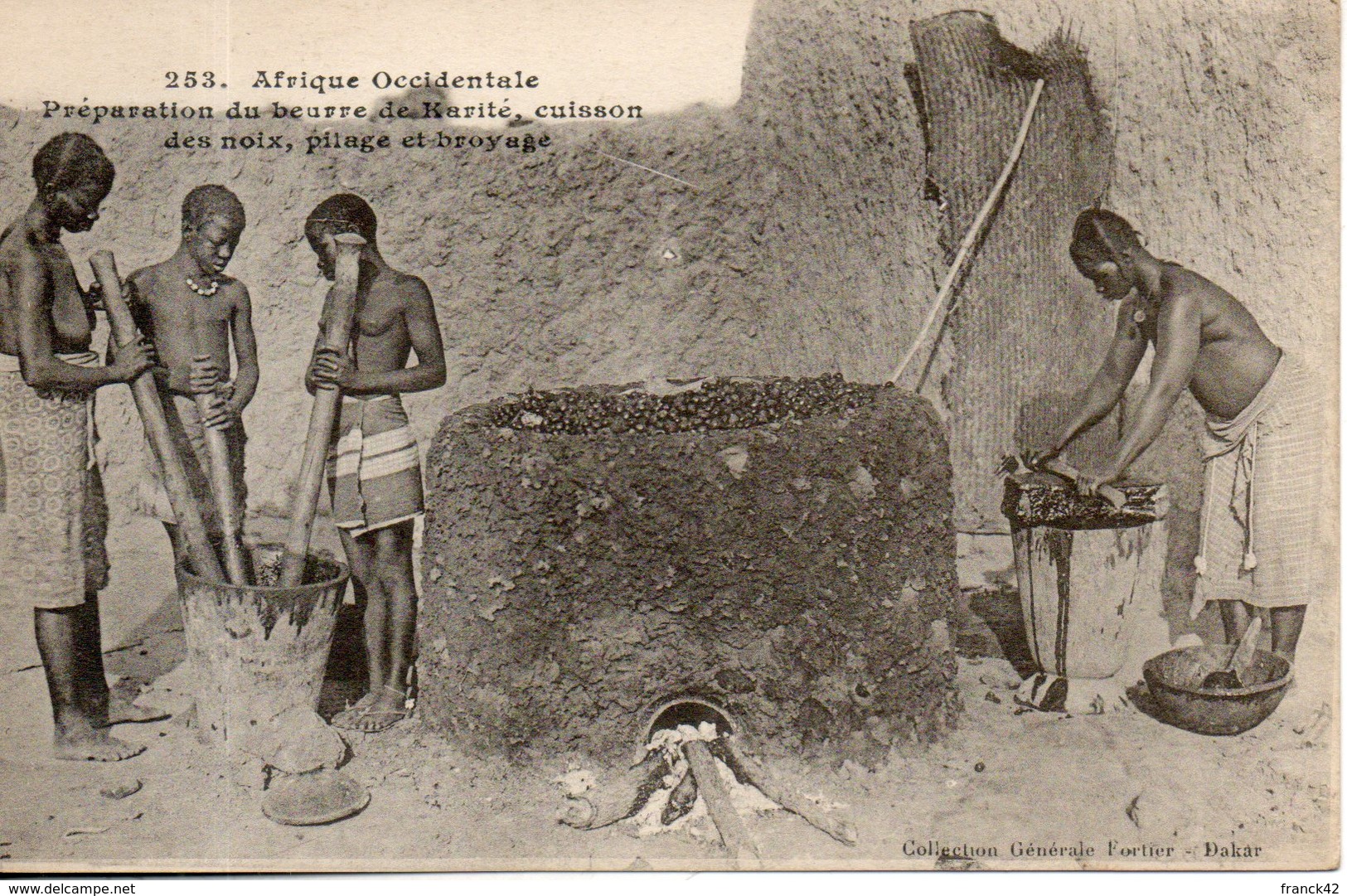 Sénégal. Préparation Du Beurre De Karité, Cuisson Des Noix, Pilage Et Broyage - Sénégal