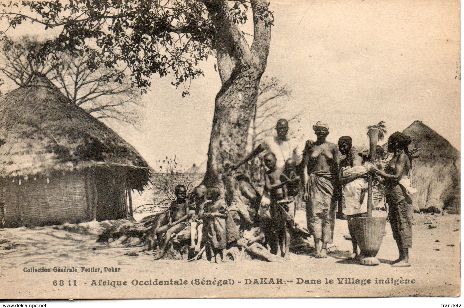 Sénégal. Dakar. Dans Un Village Indigène - Sénégal