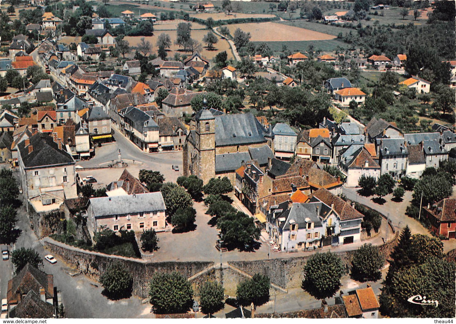 ¤¤  -   VEYRAC   -  Vue  Aérienne   -  Le Centre Du Bourg Et Le Fort        -  ¤¤ - Vayrac