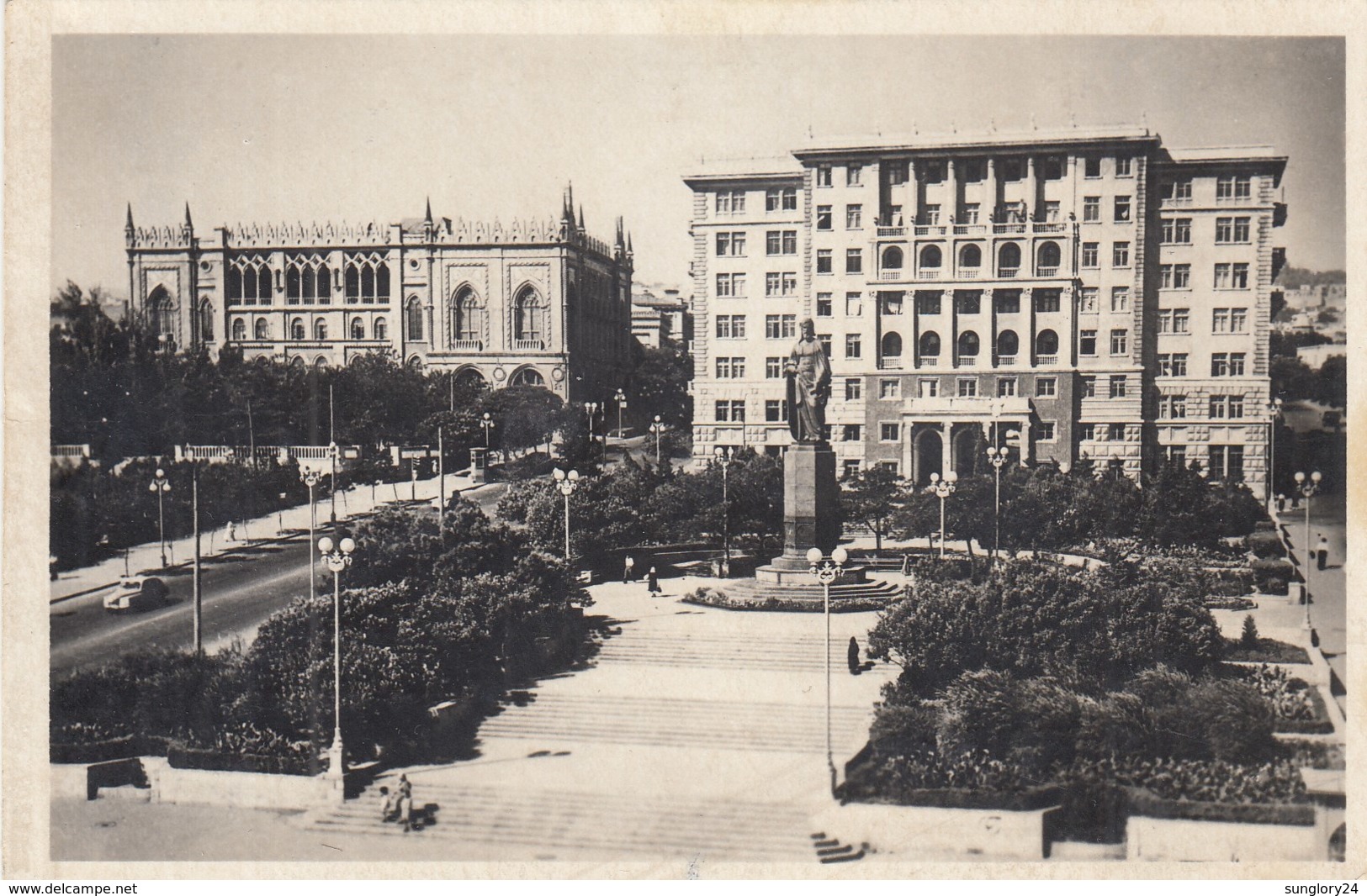 AZERBAIJAN. BAKU. SKVER NIZAMI. MONUMENT. - Azerbaïjan