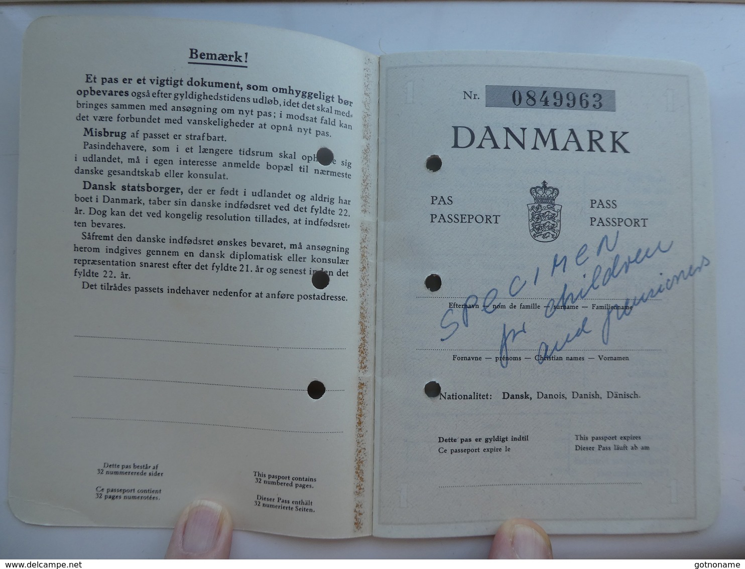 Passeport, Passport, Reisepass, Pasaporte Du Danmark, Années 1980, Document En Blanc, Pas De Frais Paypal - Documents Historiques