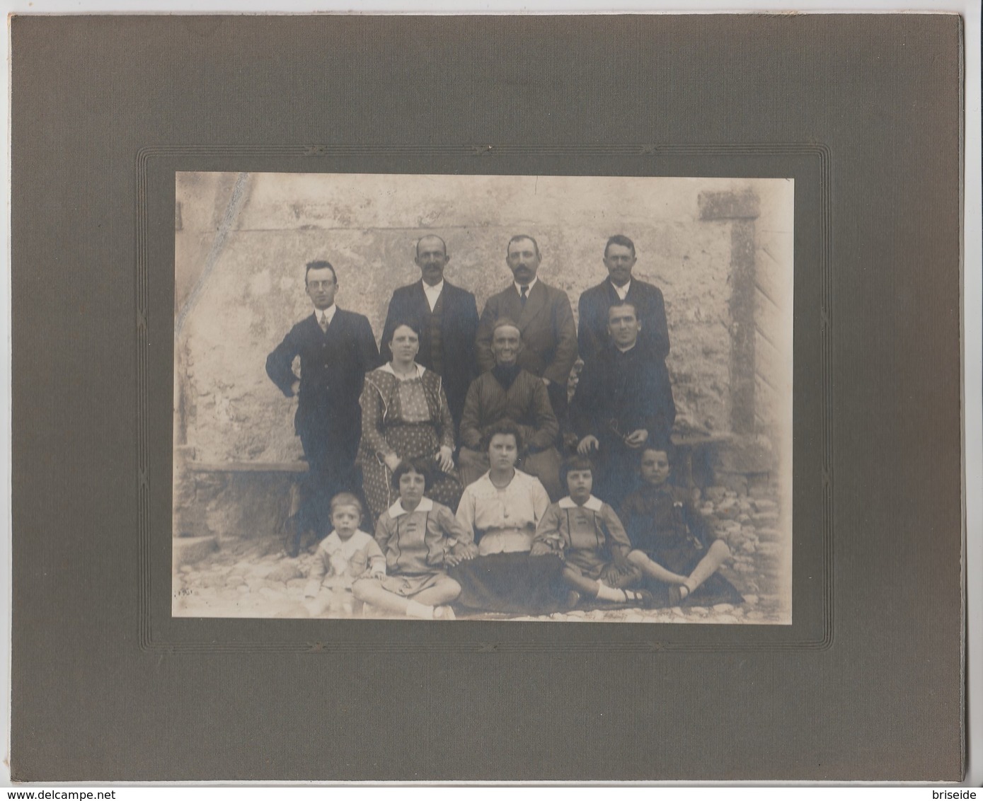 FOTOGRAFIA ORIGINALE CARTONATA PROVENIENTE DA LOTTO MATERIALE DI FIUME (?)  RIJEKA REKA GRUPPO DI FAMIGLIA - Persone Anonimi