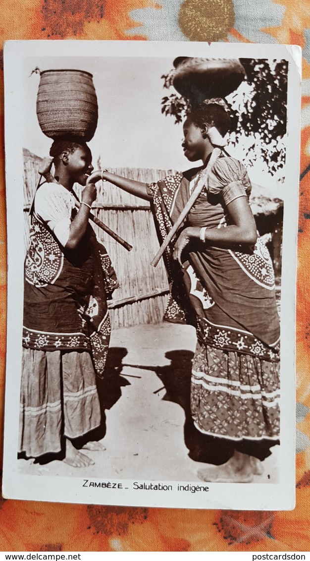 ZAMBEZE SALUTATION INDIGENE  - Old Postcard - Zambie