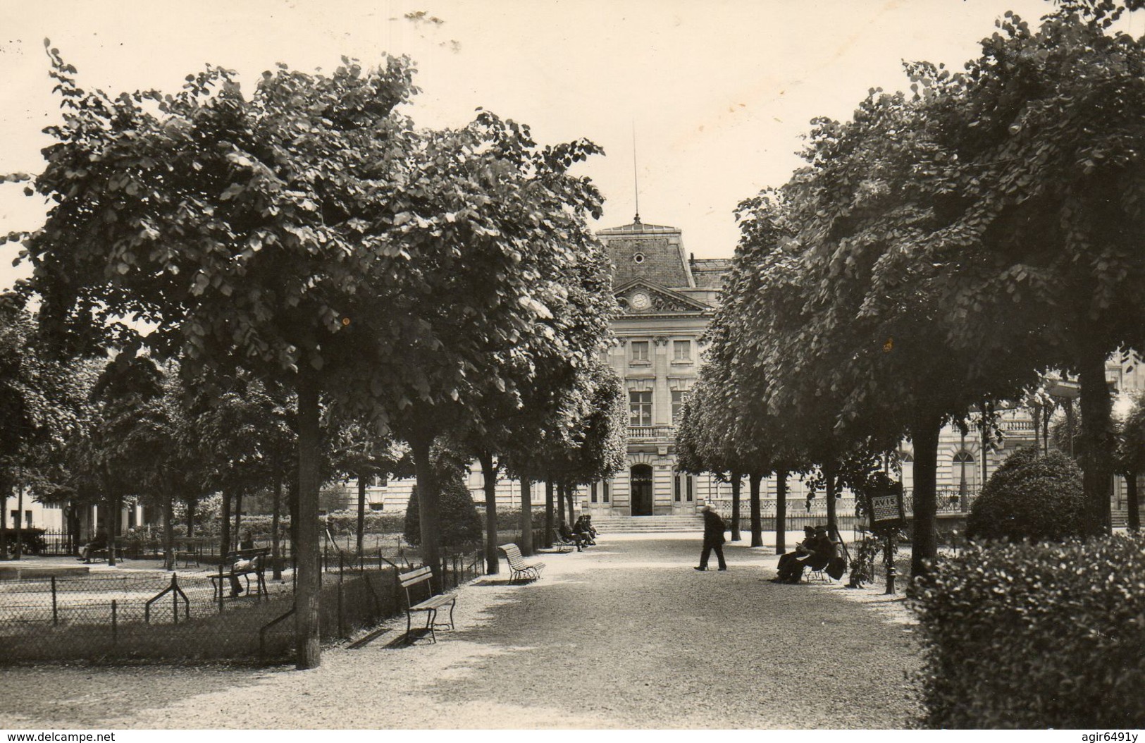 ISSY LES MOULINEAUX - 92 - Hôtel De Ville Et Jardins - 76521 - Issy Les Moulineaux