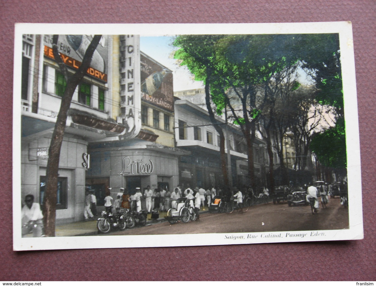 CPA PHOTO VIETNAM VIET NAM SAIGON Rue Catinat Passage Eden CINEMA LUTECE RARE En COLORISEE ? ANIMEE MOTOS VELOS Ect - Viêt-Nam