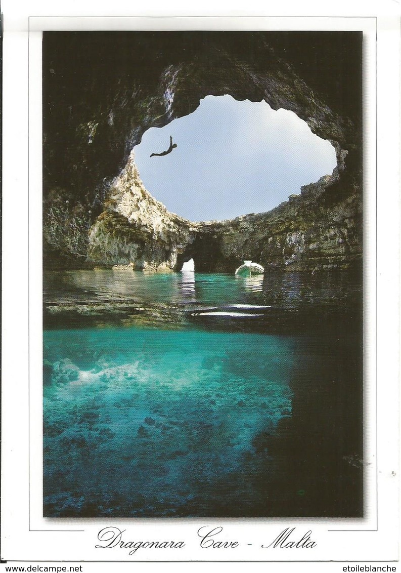 MALTE - Malta - Maltese Archipelago - Dragonara Cave (homme, Plongeon Spectaculaire, Gouffre) - Méditerranée - Malte