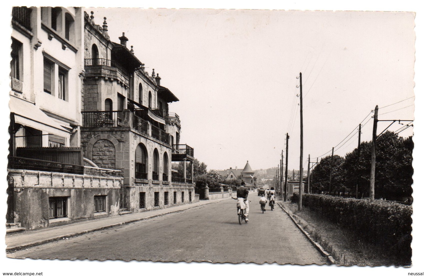 Tarjeta Postal De Las Arenas. Bilbao  La Avenida. Circulada - Vizcaya (Bilbao)